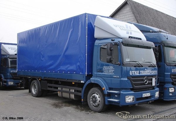 Axor-Mod04-1833M-Pritschen-Lkw-blau-Utke.jpg