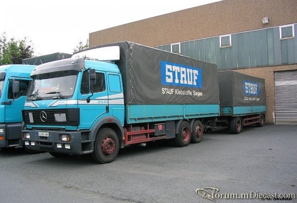2544SK-Pritschenlastzug-Stauf-tuerkis.jpg
