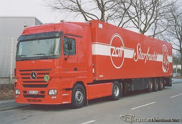 Actros-1846LH-Facel-Kuehlsattelzug-Zott.jpg