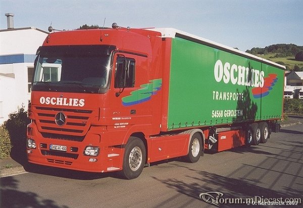 Actros-1854LH-Mod03-Gardinenplsz-Oschlies.jpg