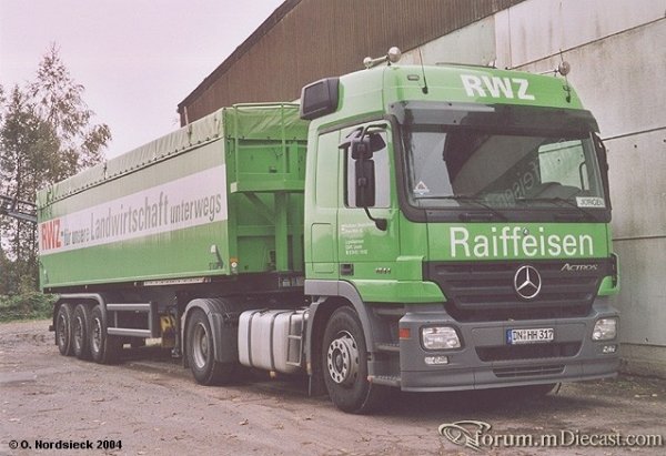 Actros-II-1844L-Getreidekippersz-RWZ-gruen.jpg