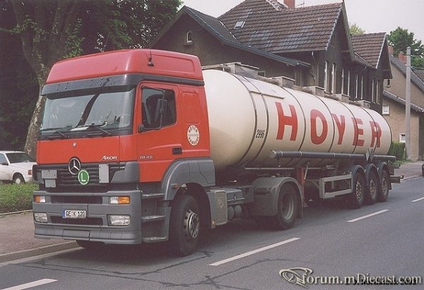 Axor-1840L-Tanksattelzug-Hoyer-rot-crweiss.jpg