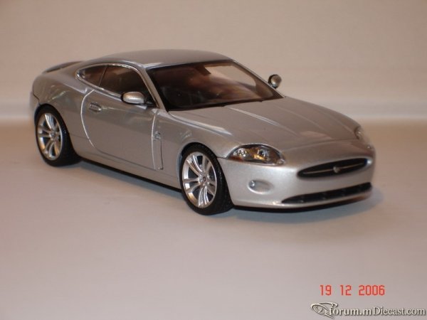 Jaguar XK8 Serie 2 Coupe Minichamps