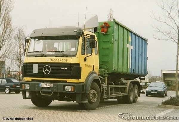 2531-SK-Def-Cont-Abrollkipper-Trienekens.jpg