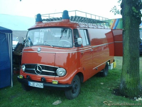 L 319 Komunal Feuerwehr 002.jpg