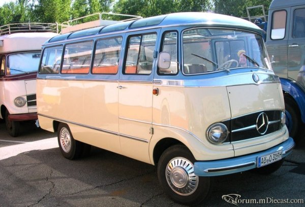 800px-MB_L319_Panorama-Bus_vr.jpg