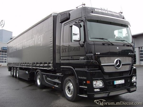 MB-Actros-1861-Black-Edition-Holz-140405-03.jpg