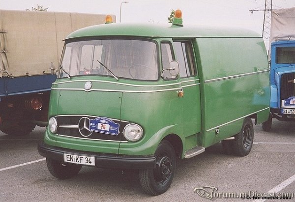 03050625-Mercedes-L319-Kasten-gruen.jpg