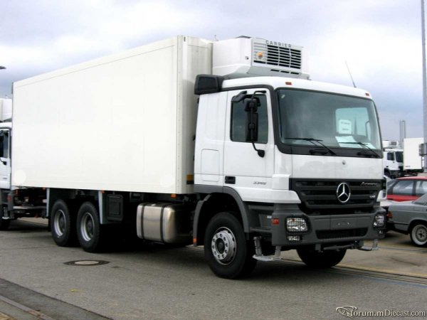 Actros 3348M Carrier.jpg