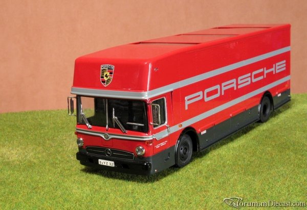 Mercedes-Benz Renntransporter Porsche Premium ClassiXXs
