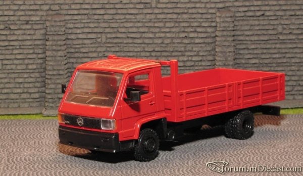 Mercedes-Benz 700 LKW Pritsche NZG