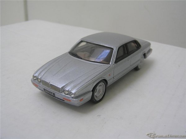 Jaguar XJ Serie 5 XJR Diamond Jubilee Celebration Model Seri