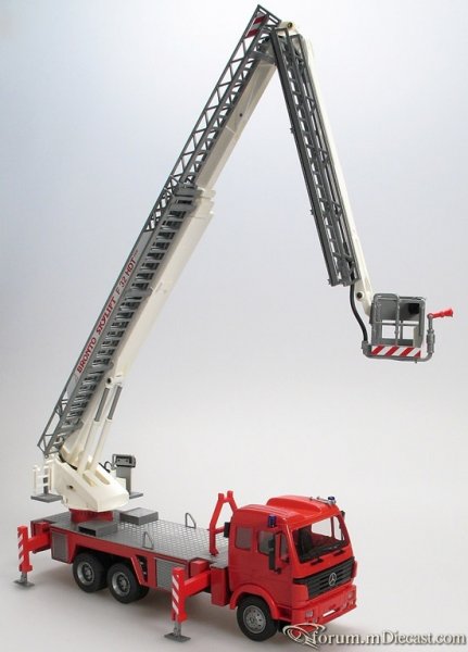 Mercedes-Benz SK-Serie Bronto Skylift F32 HTD 2000 Cursor