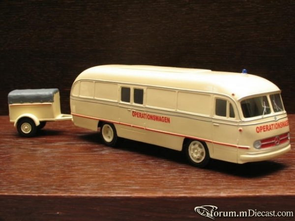 Mercedes-Benz O321 Operationswagen Vector