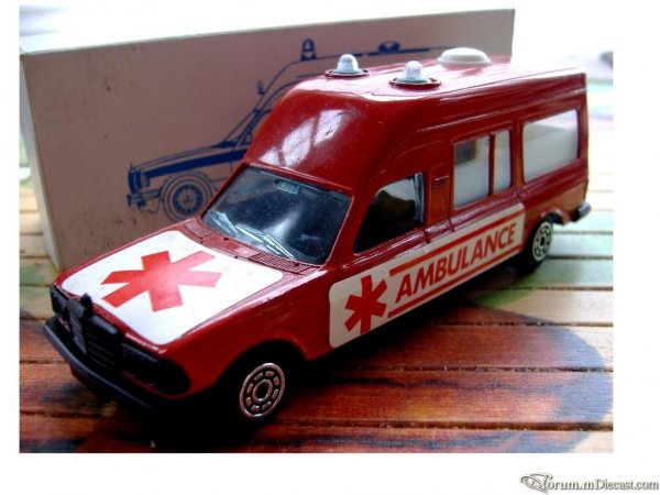 Mercedes-Benz W123 Ambulance Norev