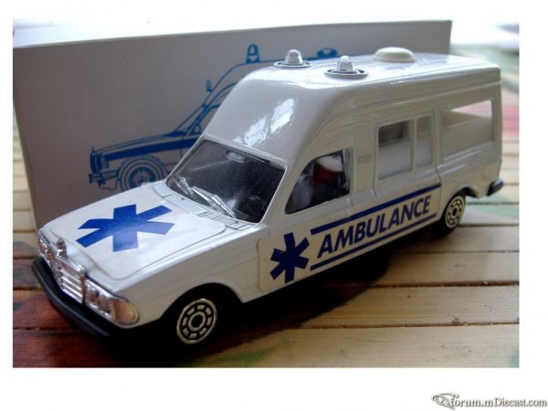 Mercedes-Benz W123 Ambulance Norev