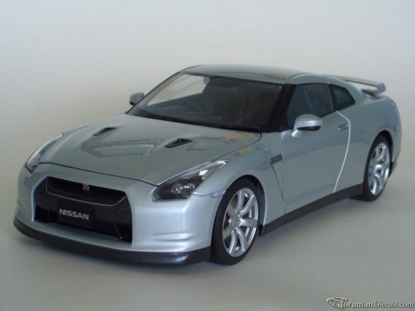NISSAN GT-R (R35)