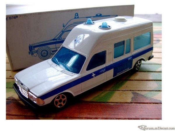 Mercedes-Benz W123 Ambulance Norev