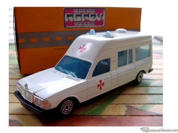 Mercedes-Benz W123 Ambulance Norev