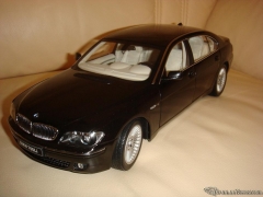 Kyosho 1:18 BMW 7-series Li