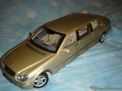 SunStar 1:18 Mercedes Pullman W220