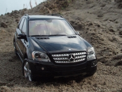 Minichamps 1:18 Mercedes-Benz ML