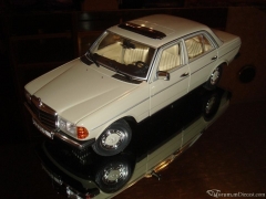 Revell 1:18 Mercedes-Benz W123 E230