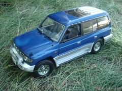 AutoArt 1:18 Mitsubishi Pajero II