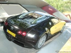 AutoArt 1:18 Veyron SHOWCAR