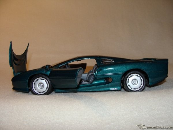 JAGUAR XJ220