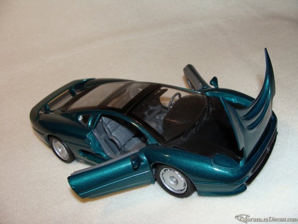 JAGUAR XJ 220