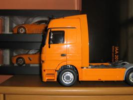 Mercedes Benz Actros SL65 SLS Pure Orange Neu OVP.jpg