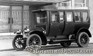 g04_Emil-Jellinek-the-accelerator-Mercedes-Simplex-60-PS-Daimler-Benz.thumb.jpg.780c78e5e41f767880c3190740328dee.jpg