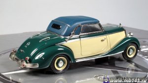 Walldorf-Miniaturen-Mercedes-Typ170S-Cabriolet-A-1949-Closed-2.jpg