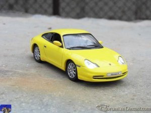 Porsche 911 Carrera 4 Coupe 2001_0-0.jpg