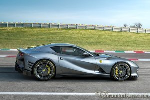 607d5abbbaf0d606f72db589-new-ferrari-limited-edition-v12-dynamics-editorial-new.thumb.jpeg.2ababe45a0cab1e24e0811c37ca97018.jpeg