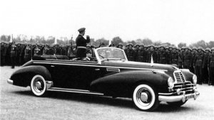 AutoCult-Masterpiece-Mercedes-Typ770-Sodomka-Gottwald-1952-3.jpg