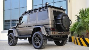 Minichamps-BRABUS-550-Adventure-4x4-2017_4.jpg