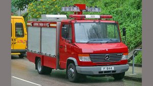 AURORA-Mercedes-VARIO-615D-HKFSD-2006_3.jpg