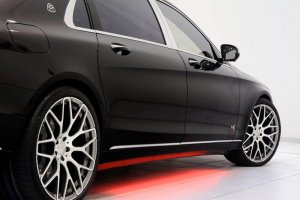Minichamps-BRABUS-MAYBACH-900AUF-S600-2016_12.jpg