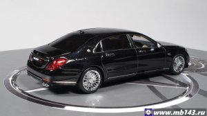 Minichamps-BRABUS-MAYBACH-900AUF-S600-2016_2.jpg