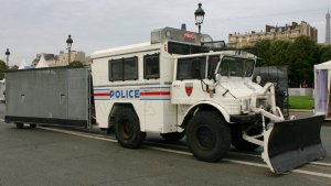REFLEX-Mercedes-Unimog-406-Police-Maintien-Lordre-2008_7.jpg