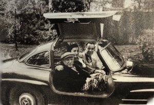 1494735187_PabloPicassoMercedes300SLGullwing.thumb.jpg.b866ea9d15757cad7cecbbaee3f6b2a3.jpg