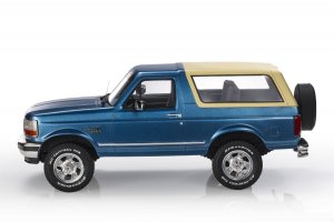 ford-bronco-1992-metallic-bluebeige-02-web.jpg