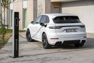 1676226278_PorscheCayenneTurboSE-Hybrid2019.thumb.jpg.01a49718b317695777f39ced7cddfc31.jpg
