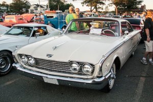 1960_Ford_Galaxie.jpg