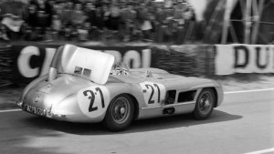 Spark-MiniMax-Mercedes-300SLR-21-Kling-24h-LeMans-1955_4.jpg