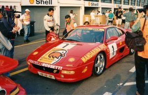 94662856_CharlesKwanstandingontheleftofthecarabouttogivetheFerrari355itsfirsteverrace.MacauGTrace1994.thumb.jpg.5ed124d6b01152d26fc1d9a1e63e983e.jpg