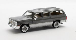 Chevrolet Suburban grijs  zilver 1981.jpg