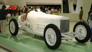 AutoCult-Mercedes-15.70.100PS-Renntransporter-MB-2-Liter-Rennwagen-Monza-1924-14.jpg